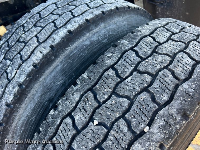 image for item MS9006 2007 International 9200i  semi truck