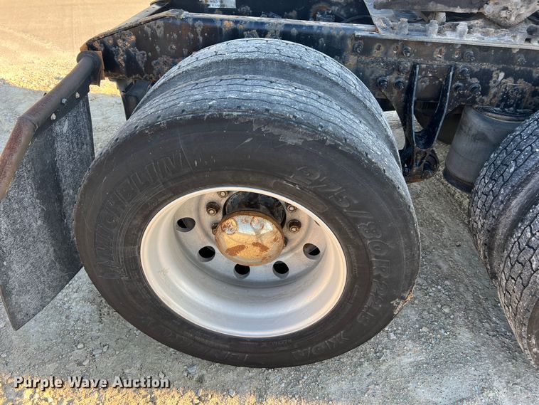 image for item MS9006 2007 International 9200i  semi truck