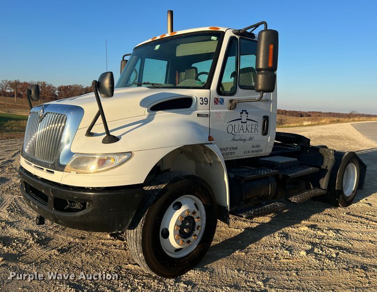 image for item MS9007 2009 International DuraStar 4400  semi truck