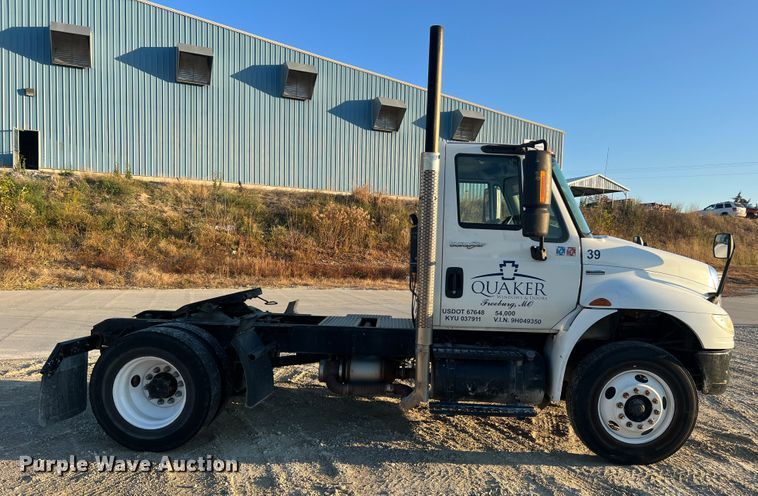 image for item MS9007 2009 International DuraStar 4400  semi truck