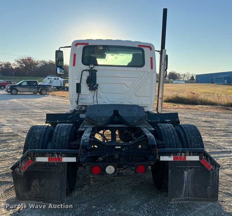 image for item MS9007 2009 International DuraStar 4400  semi truck