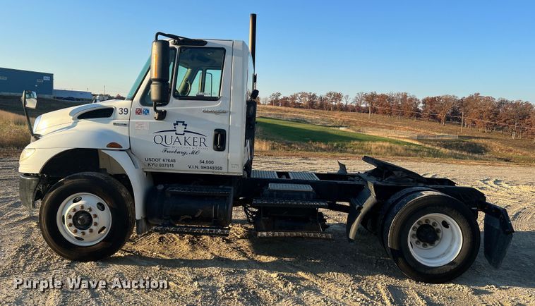 image for item MS9007 2009 International DuraStar 4400  semi truck