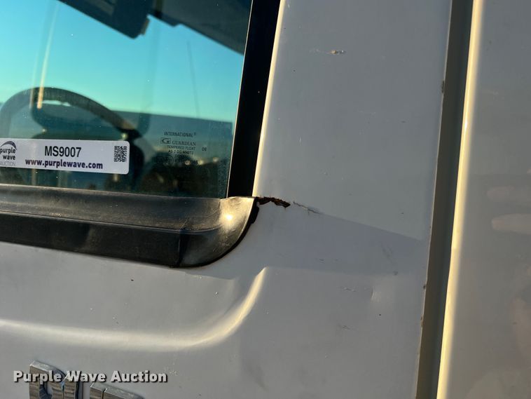 image for item MS9007 2009 International DuraStar 4400  semi truck