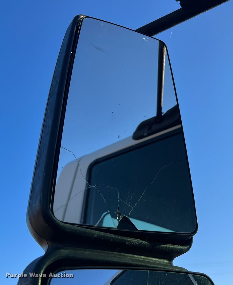 image for item MS9007 2009 International DuraStar 4400  semi truck