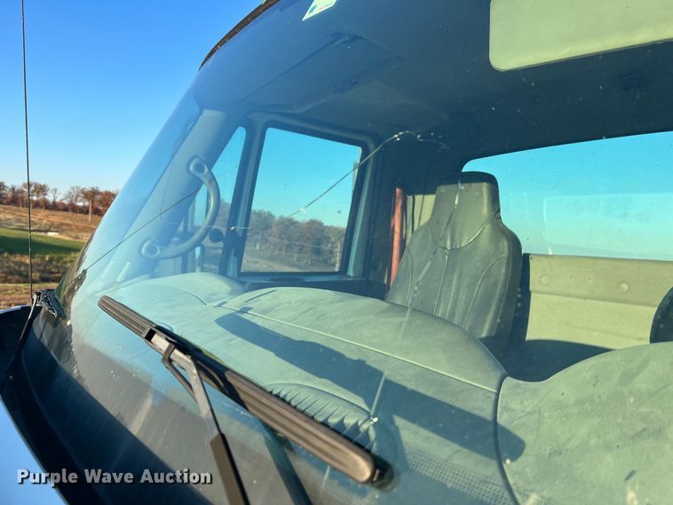 image for item MS9007 2009 International DuraStar 4400  semi truck