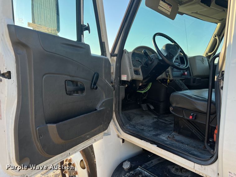 image for item MS9007 2009 International DuraStar 4400  semi truck