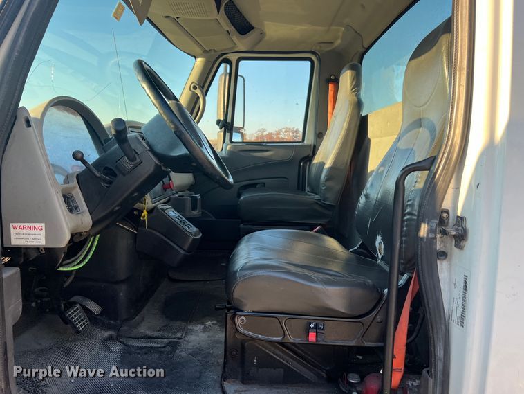 image for item MS9007 2009 International DuraStar 4400  semi truck