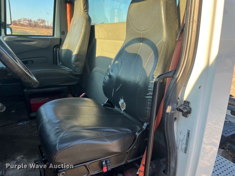 image for item MS9007 2009 International DuraStar 4400  semi truck