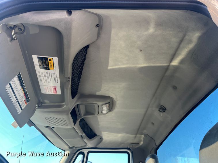 image for item MS9007 2009 International DuraStar 4400  semi truck