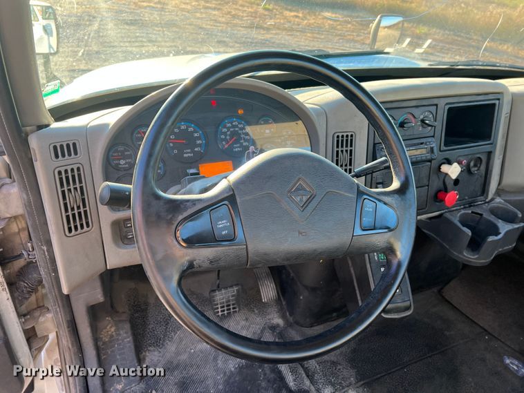 image for item MS9007 2009 International DuraStar 4400  semi truck