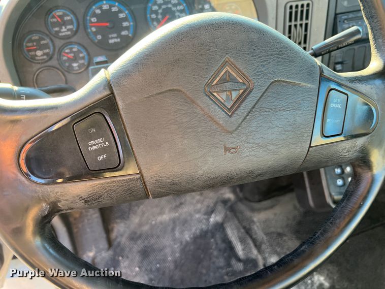 image for item MS9007 2009 International DuraStar 4400  semi truck