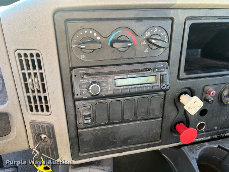 image for item MS9007 2009 International DuraStar 4400  semi truck