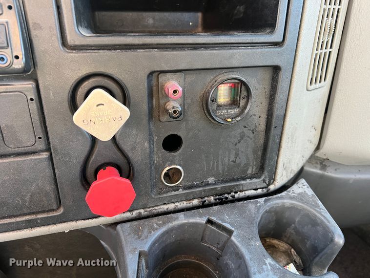 image for item MS9007 2009 International DuraStar 4400  semi truck