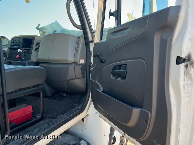 image for item MS9007 2009 International DuraStar 4400  semi truck