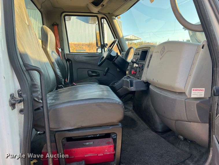 image for item MS9007 2009 International DuraStar 4400  semi truck