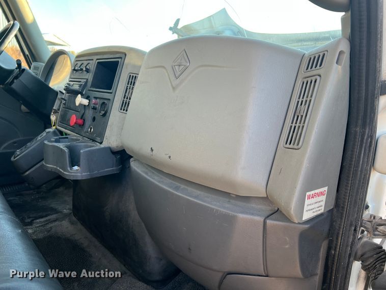 image for item MS9007 2009 International DuraStar 4400  semi truck