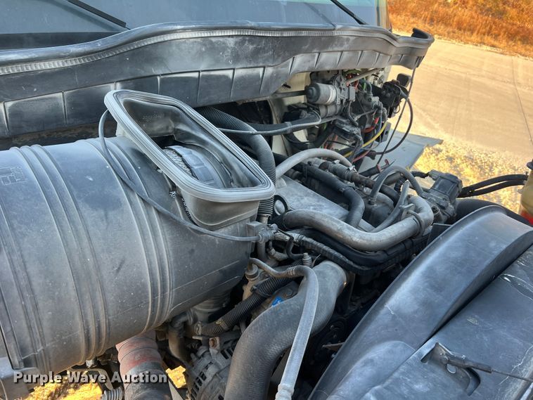 image for item MS9007 2009 International DuraStar 4400  semi truck