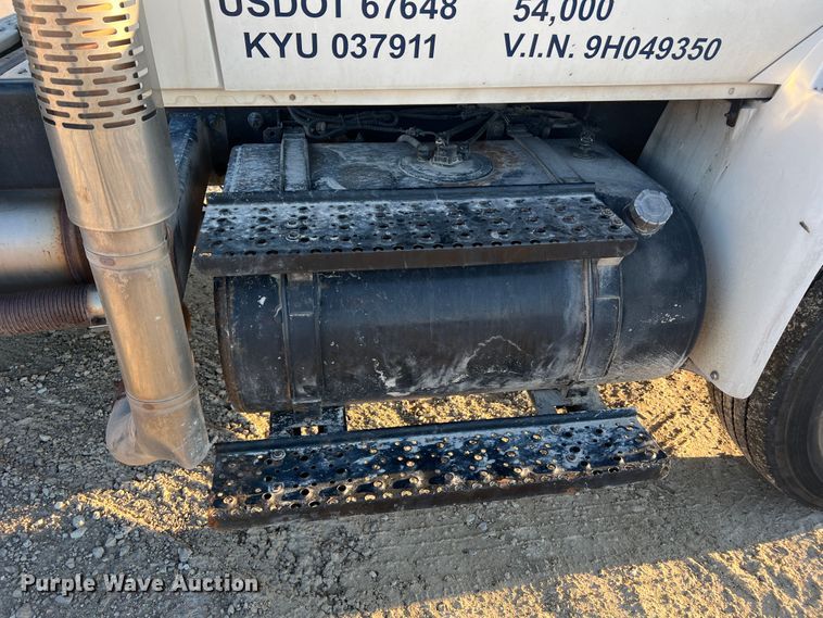 image for item MS9007 2009 International DuraStar 4400  semi truck