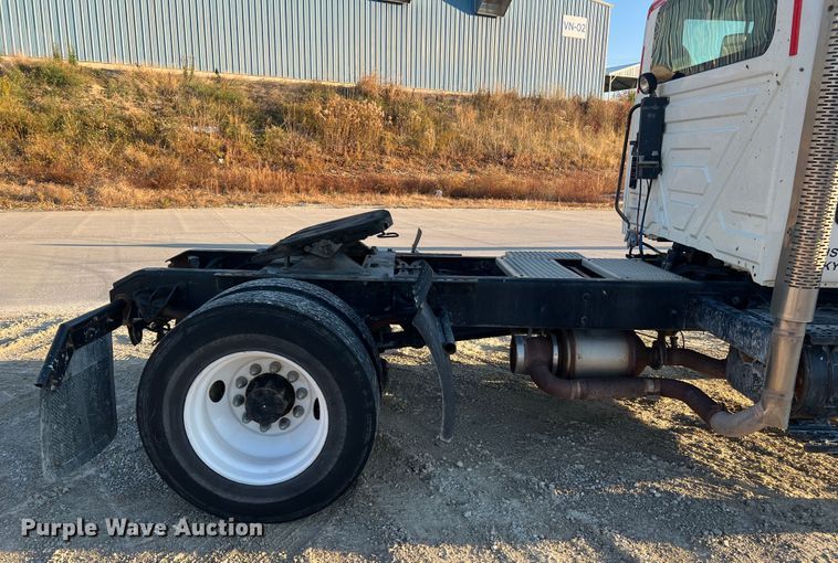 image for item MS9007 2009 International DuraStar 4400  semi truck