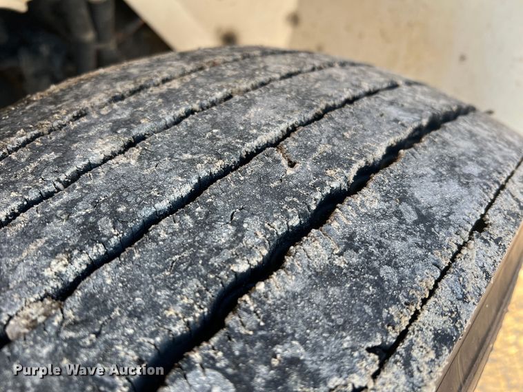 image for item MS9007 2009 International DuraStar 4400  semi truck