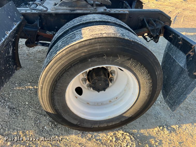 image for item MS9007 2009 International DuraStar 4400  semi truck