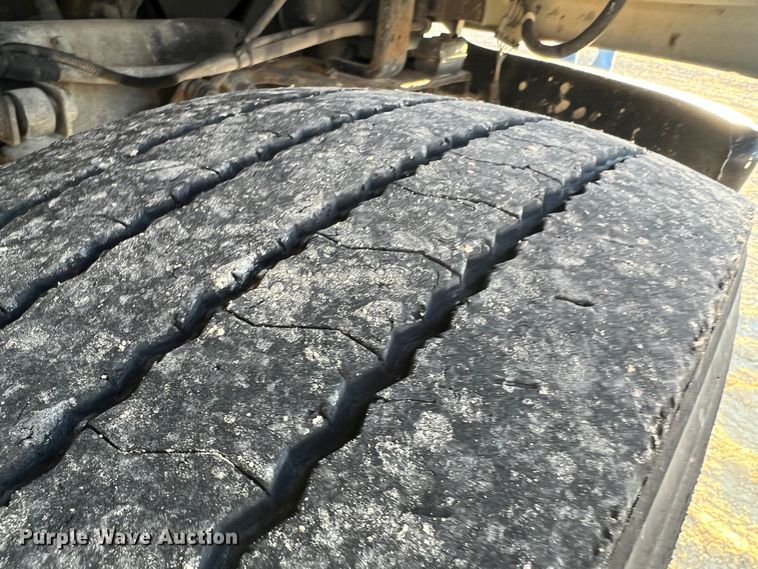 image for item MS9007 2009 International DuraStar 4400  semi truck