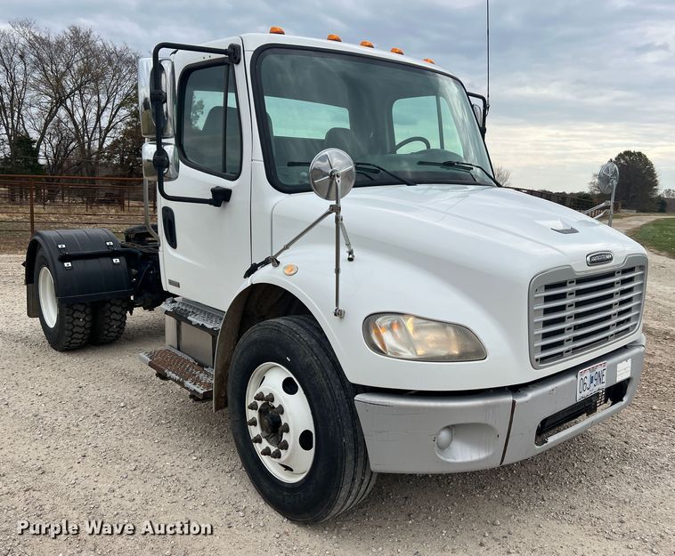 image for item MS9018 2007 Freightliner Business Class M2  semi truck