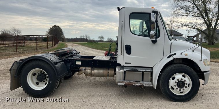 image for item MS9018 2007 Freightliner Business Class M2  semi truck