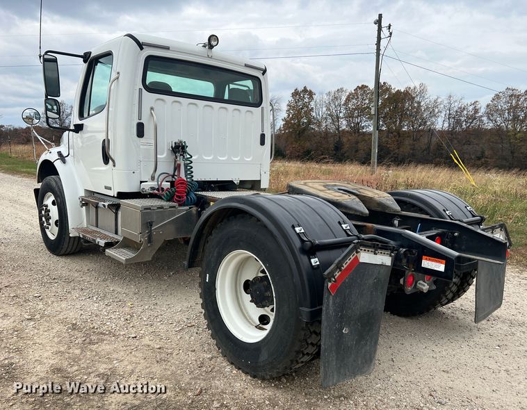 image for item MS9018 2007 Freightliner Business Class M2  semi truck