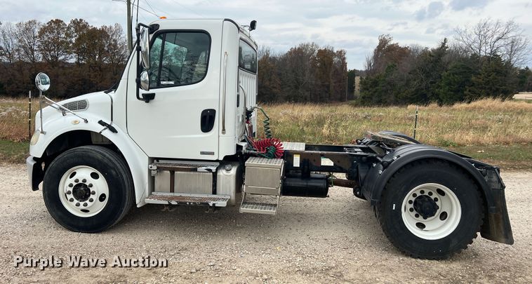 image for item MS9018 2007 Freightliner Business Class M2  semi truck