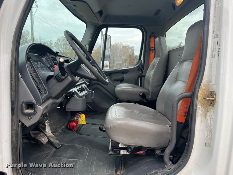 image for item MS9018 2007 Freightliner Business Class M2  semi truck