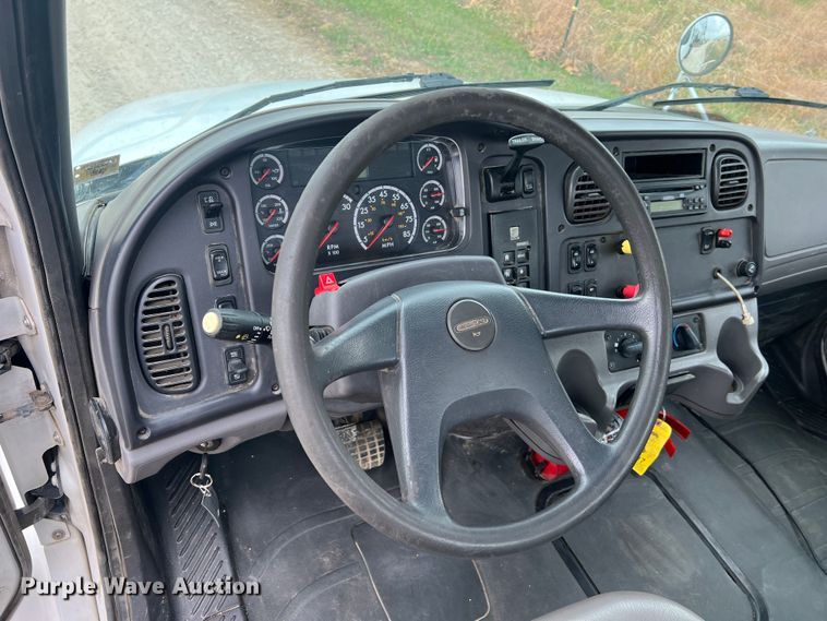 image for item MS9018 2007 Freightliner Business Class M2  semi truck