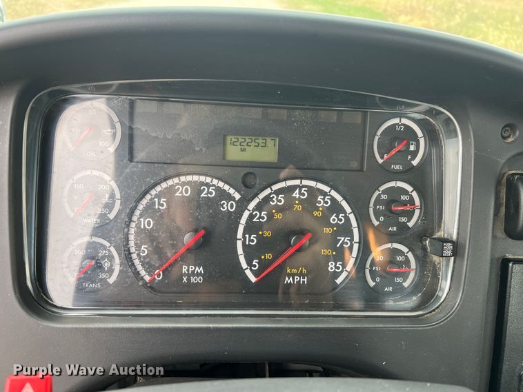 image for item MS9018 2007 Freightliner Business Class M2  semi truck