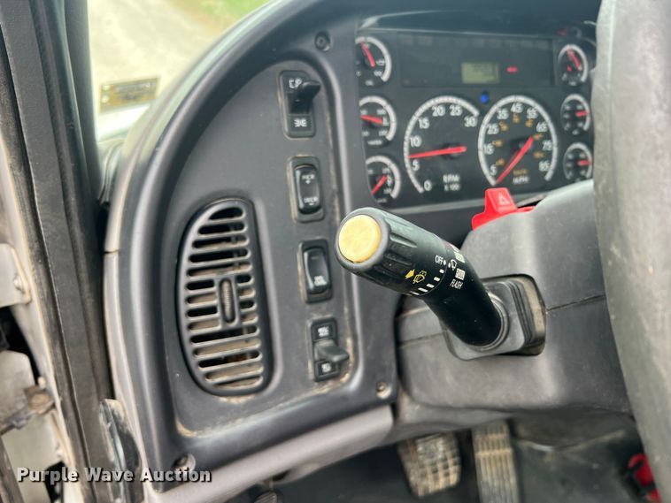 image for item MS9018 2007 Freightliner Business Class M2  semi truck