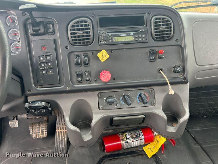 image for item MS9018 2007 Freightliner Business Class M2  semi truck