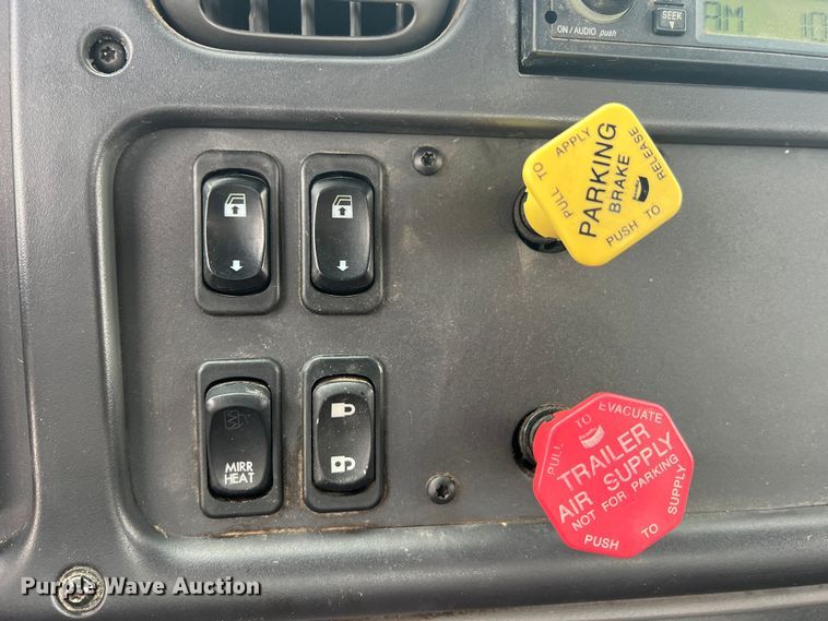 image for item MS9018 2007 Freightliner Business Class M2  semi truck