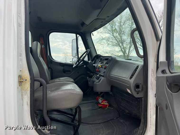 image for item MS9018 2007 Freightliner Business Class M2  semi truck