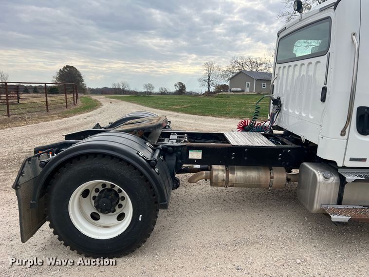 image for item MS9018 2007 Freightliner Business Class M2  semi truck