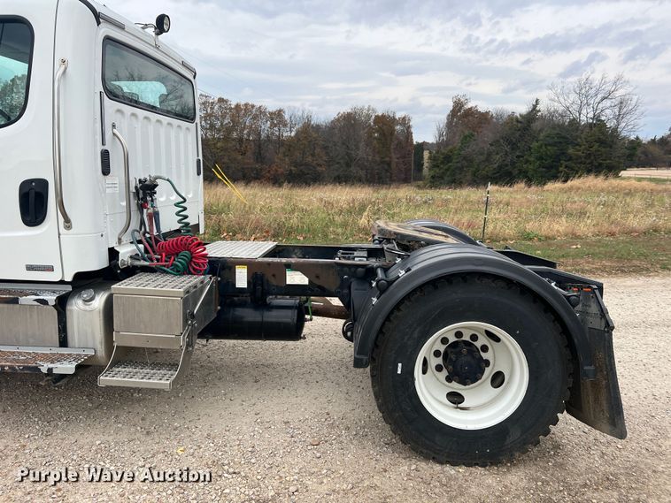 image for item MS9018 2007 Freightliner Business Class M2  semi truck