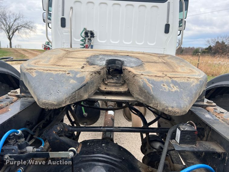 image for item MS9018 2007 Freightliner Business Class M2  semi truck