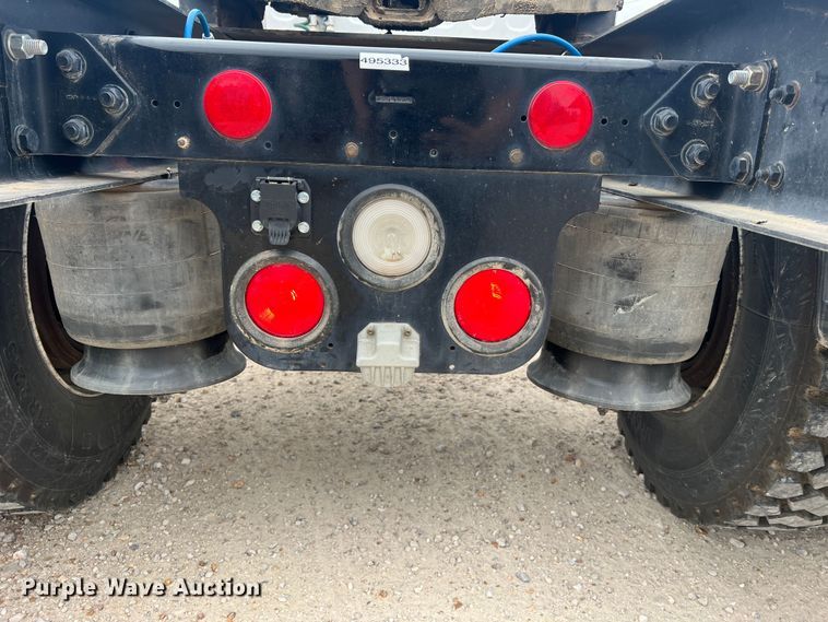 image for item MS9018 2007 Freightliner Business Class M2  semi truck