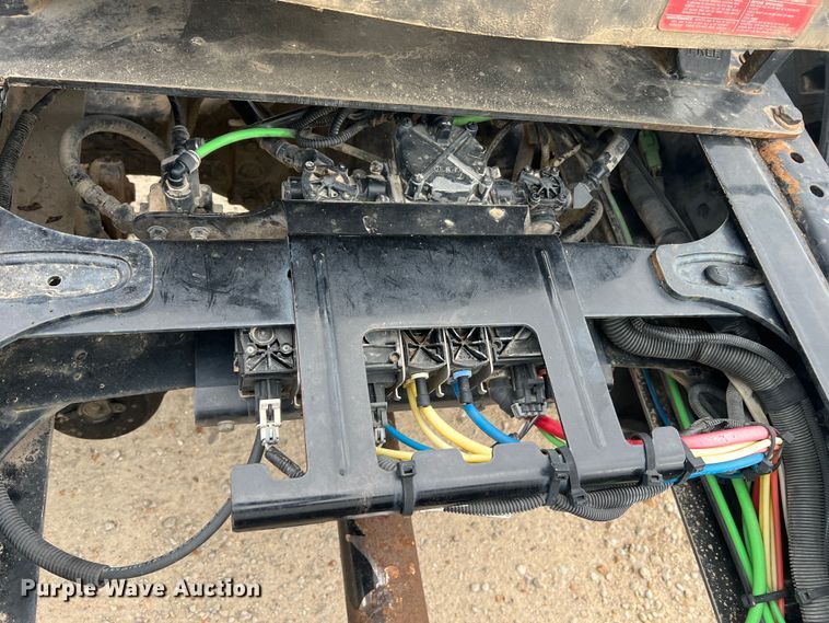 image for item MS9018 2007 Freightliner Business Class M2  semi truck