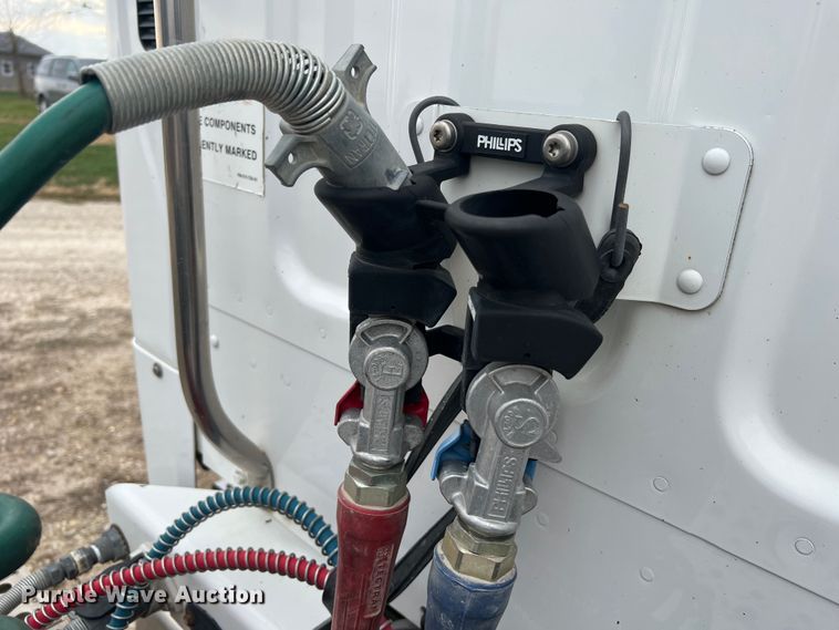 image for item MS9018 2007 Freightliner Business Class M2  semi truck