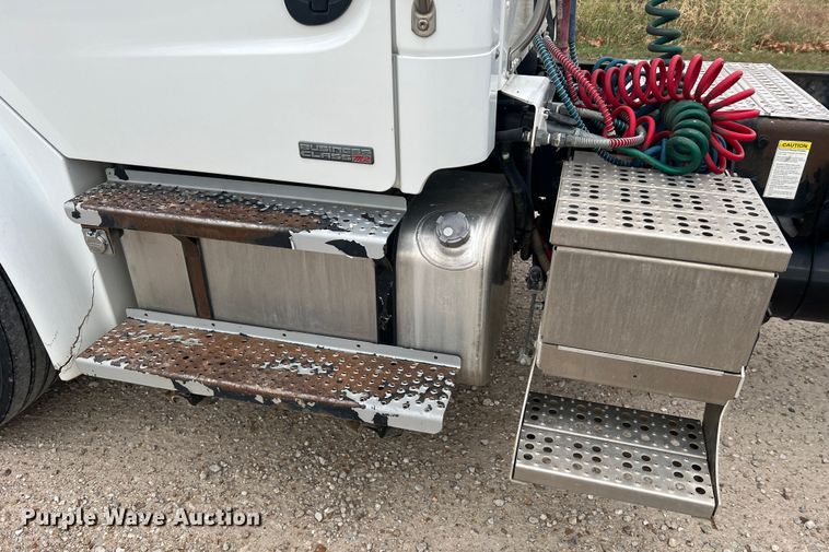 image for item MS9018 2007 Freightliner Business Class M2  semi truck