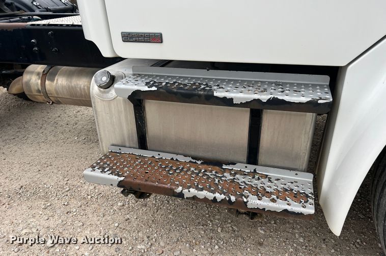 image for item MS9018 2007 Freightliner Business Class M2  semi truck