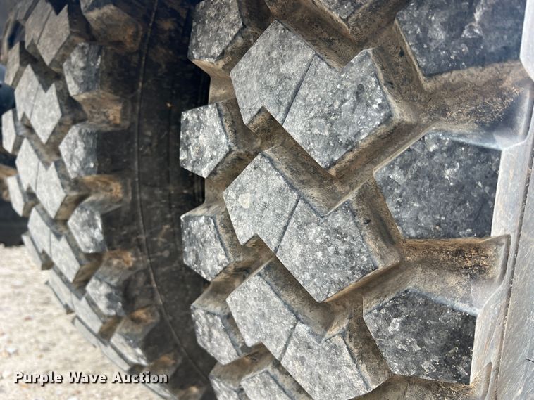 image for item MS9018 2007 Freightliner Business Class M2  semi truck