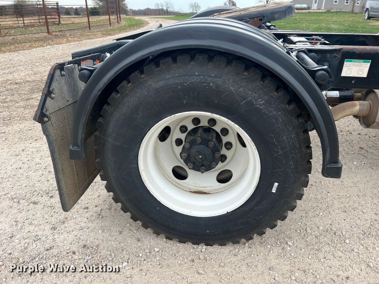 image for item MS9018 2007 Freightliner Business Class M2  semi truck