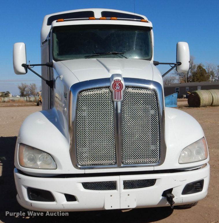 image for item MT9800 2012 Kenworth T660  semi truck