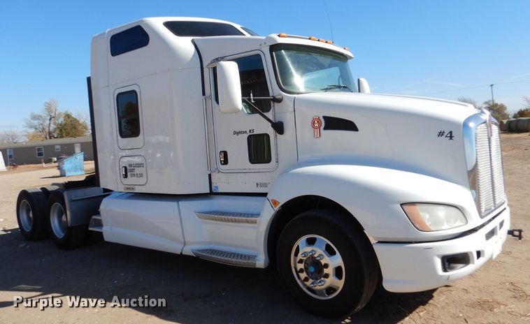 image for item MT9800 2012 Kenworth T660  semi truck