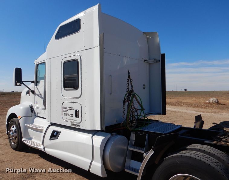 image for item MT9800 2012 Kenworth T660  semi truck